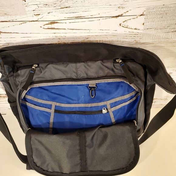 Jansport cross-body back pack - Picture 5 of 8